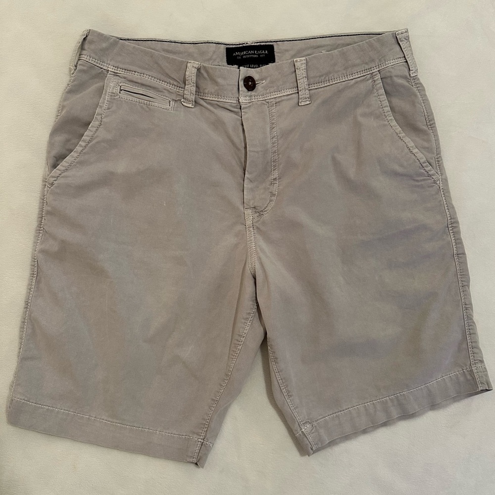 American Eagle Classic Gray Khaki Shorts Ne(x)t Level Stretch Size 32